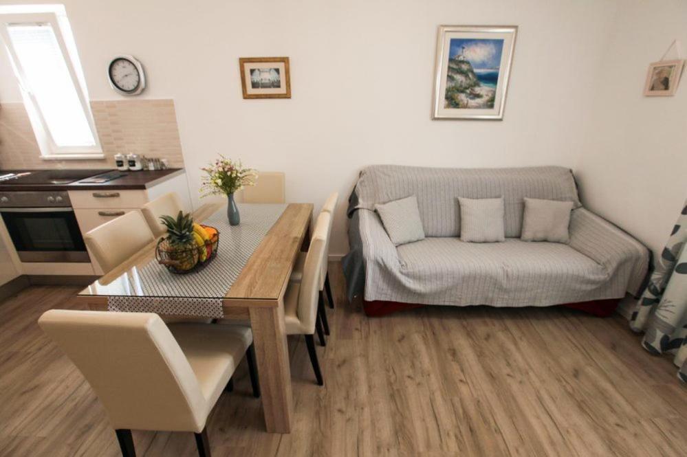 Apartments Luka ロゴズニッツァ エクステリア 写真