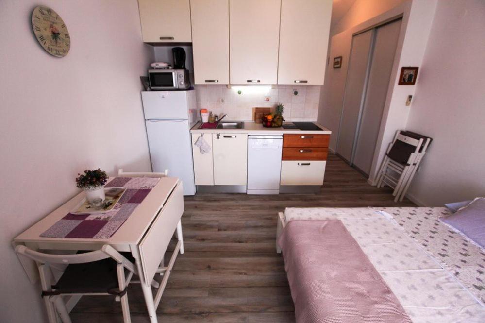 Apartments Luka ロゴズニッツァ エクステリア 写真