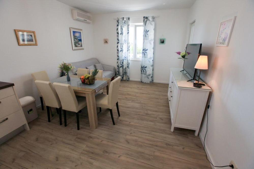 Apartments Luka ロゴズニッツァ エクステリア 写真