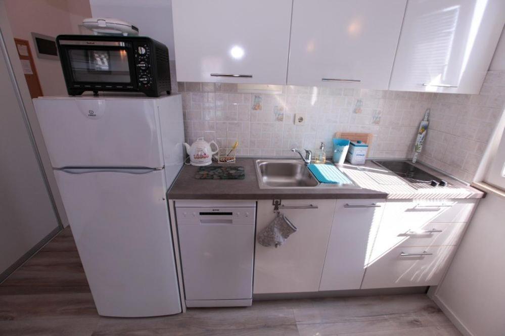 Apartments Luka ロゴズニッツァ エクステリア 写真