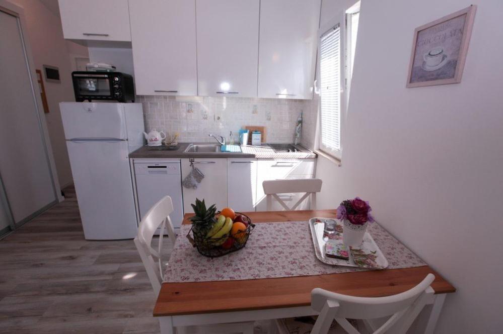 Apartments Luka ロゴズニッツァ エクステリア 写真